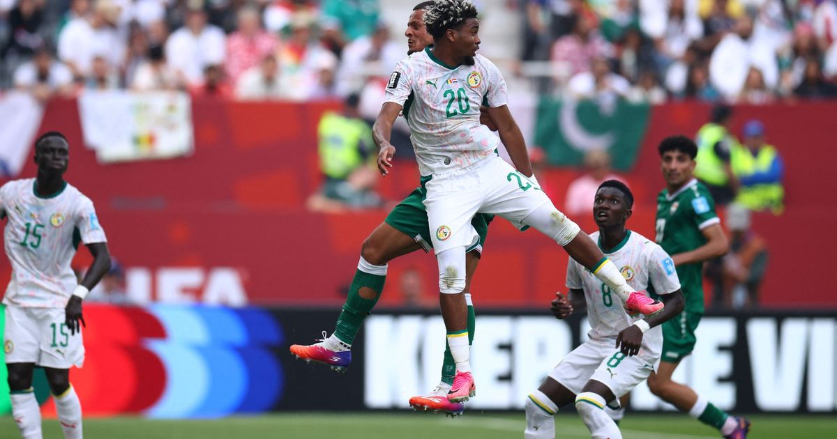 Senegal score 5-0 win over 10-man Iraq, keep World Cup knockout hopes alive
