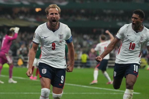 Mexico vs England, FIFA World Cup Round of 16 LIVE updates: England leads 3-2 but down to 10 men in stormy contest