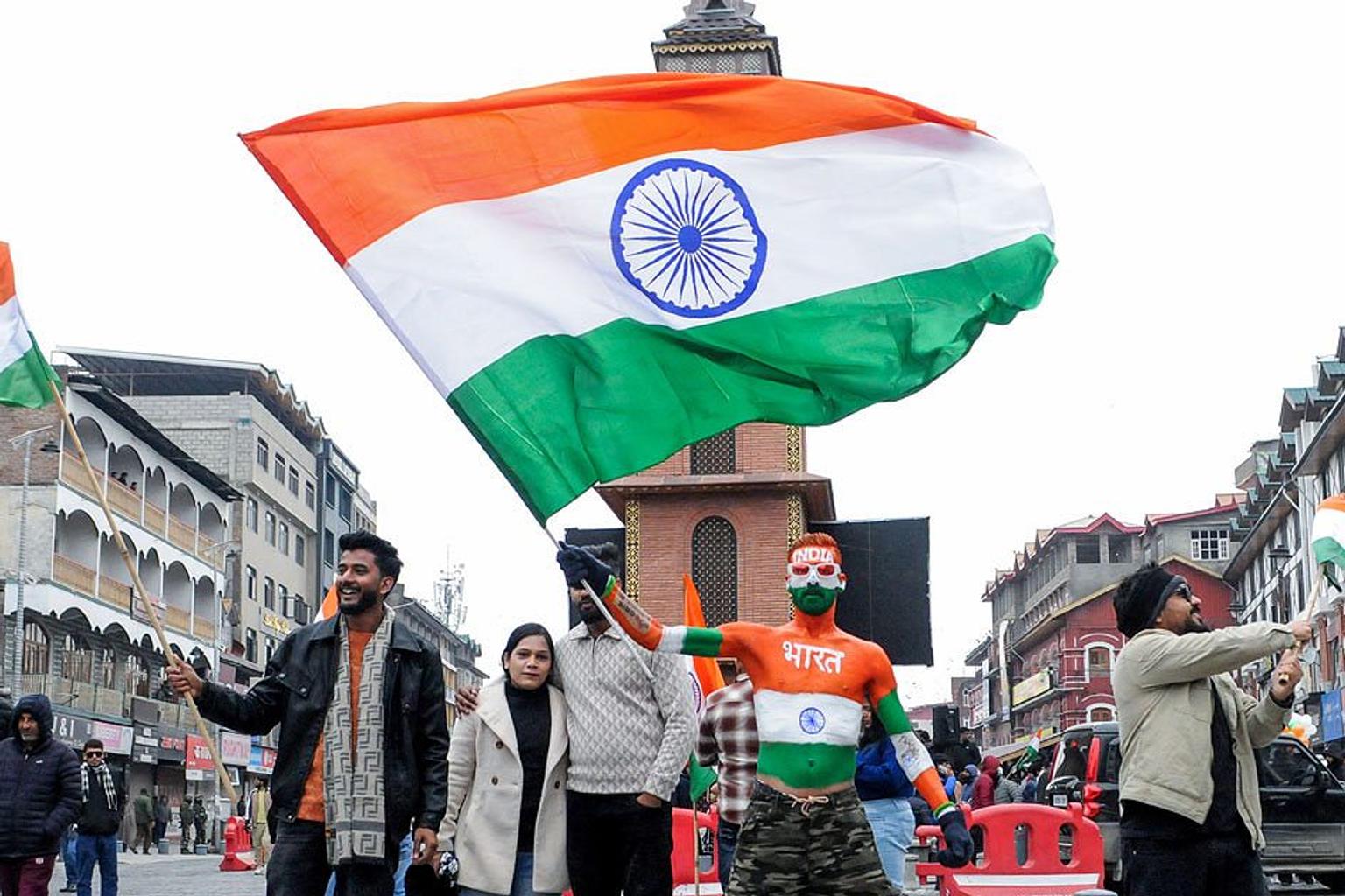 People singing Vande Mataram in a public event