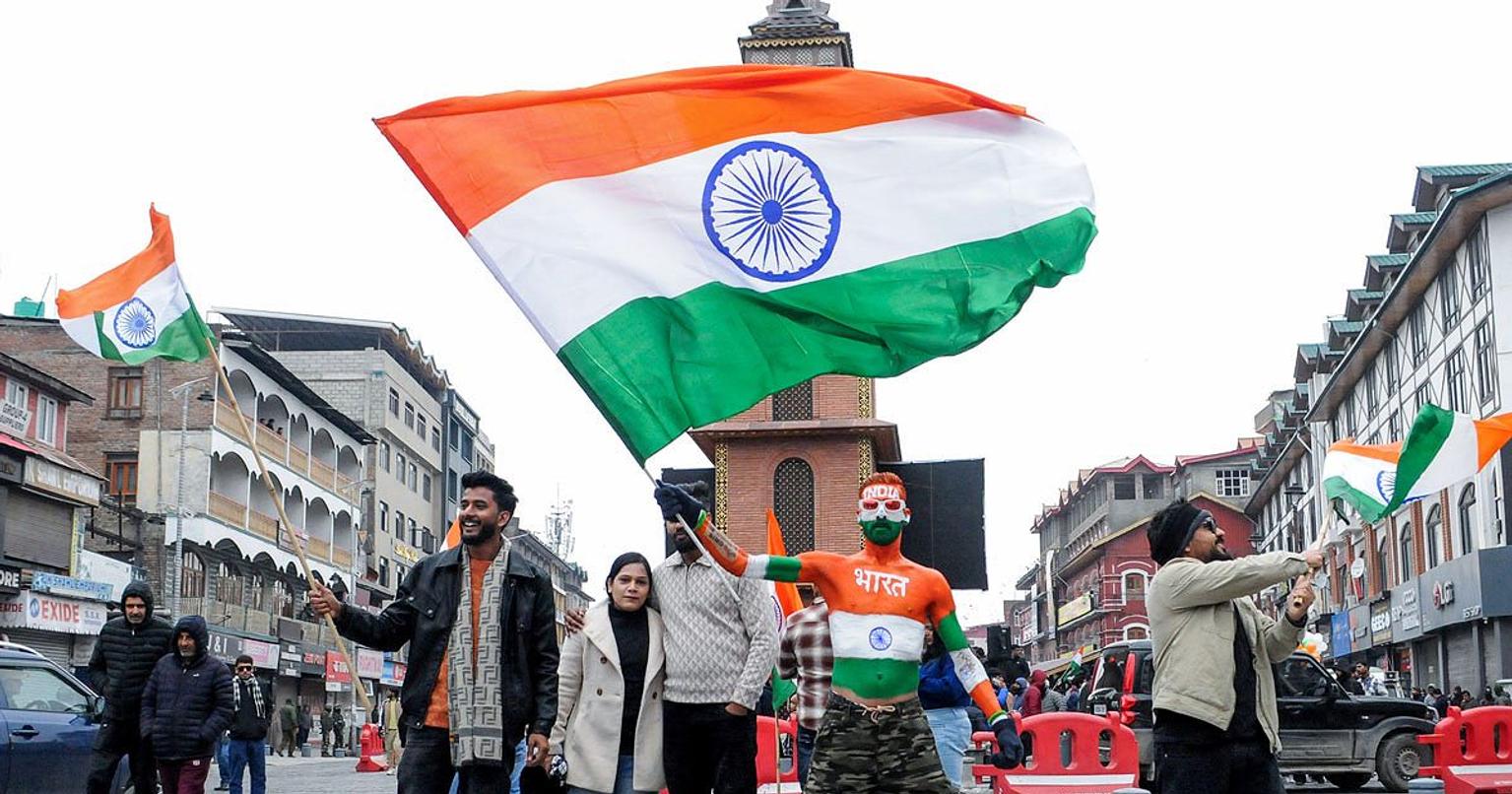 People singing Vande Mataram in a public event