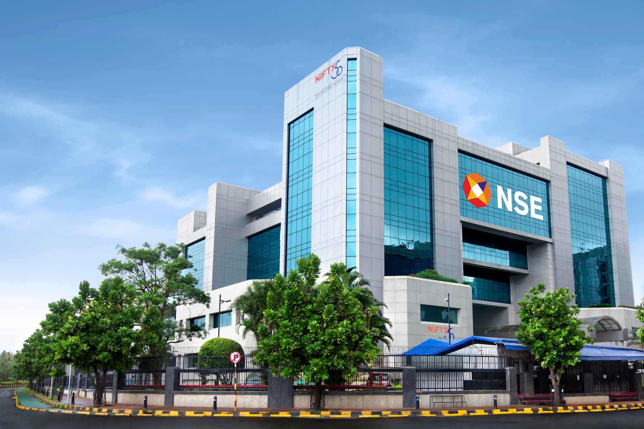 SBI, insurers among biggest NSE IPO sellers as early investors sit on gains, could cash out with Rs 30,600 crore