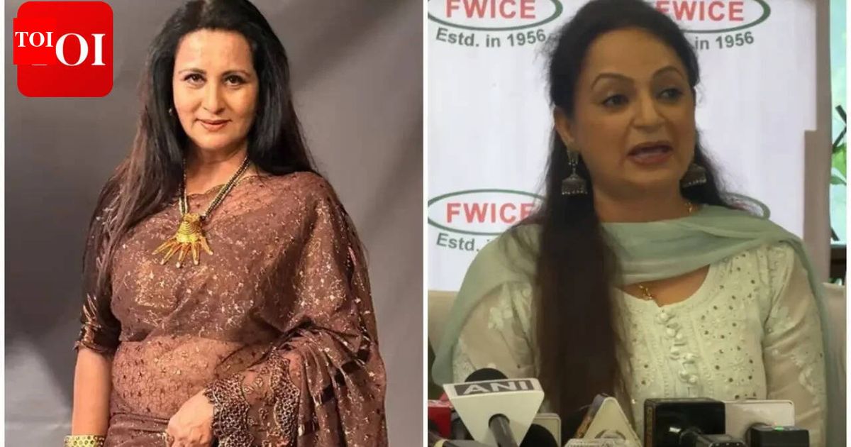 Poonam Dhillon expresses surprise over Upasana Singh’s presence at FWICE press conference amid Ranveer Singh's Don 3 row
