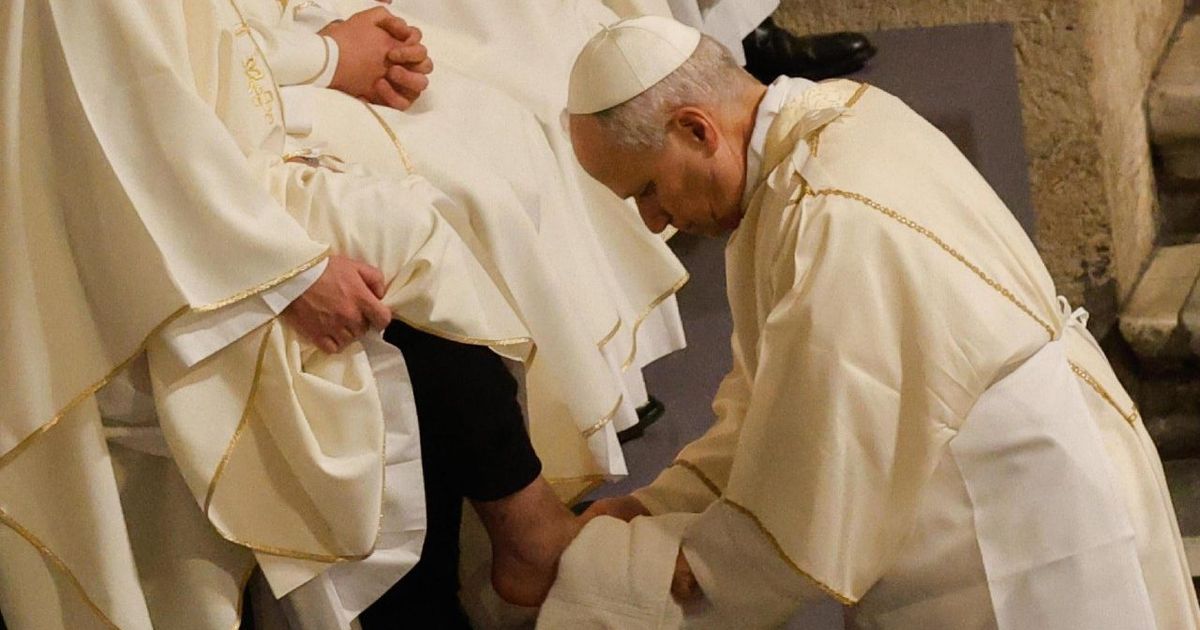 Pope to priests: Be witnesses of the Good Shepherd and give yourselves entirely to Him
