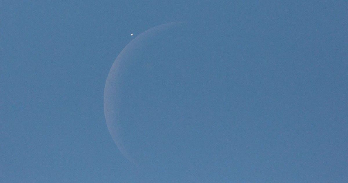 How to see Venus vanish behind the moon during the day Wednesday — without any special equipment