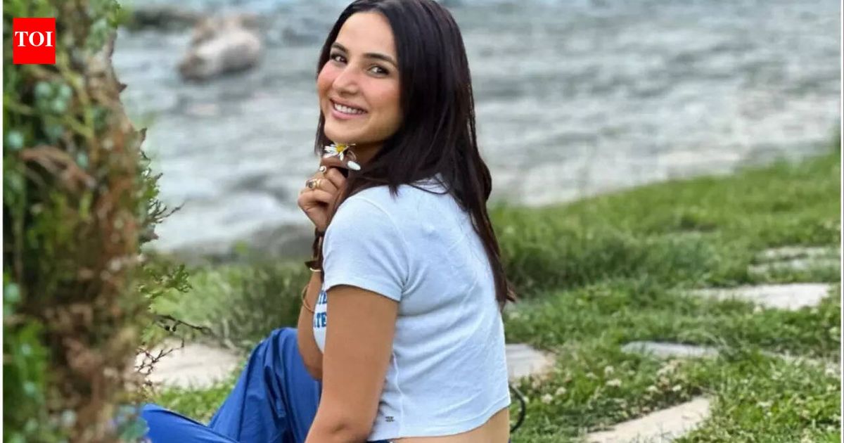 Jasmin Bhasin says she's 'not out of the danger zone' after terminal Ileitis diagnosis; Doctor explains the condition and who is at risk