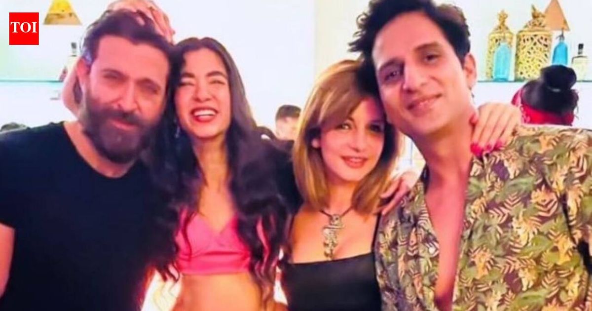 How exes Hrithik Roshan and Sussanne Khan comfortably hang out together with partners Saba Azad and Arslan Goni? Farah Khan Ali says, 'Society is amused, why do you want someone to suffer?'