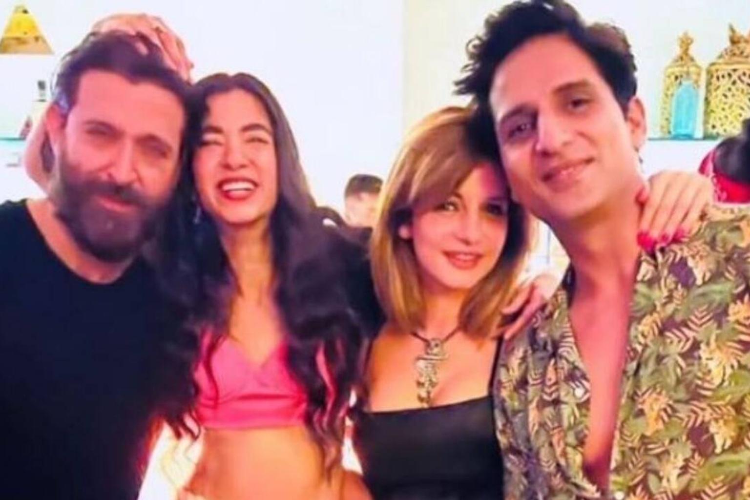 How exes Hrithik Roshan and Sussanne Khan comfortably hang out together with partners Saba Azad and Arslan Goni? Farah Khan Ali says, 'Society is amused, why do you want someone to suffer?'