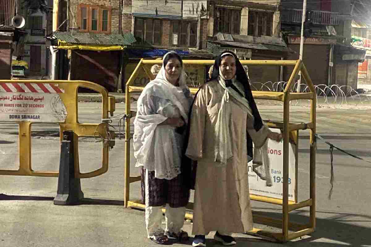 Sakina Itoo wearing a burqa in Srinagar, Jammu and Kashmir