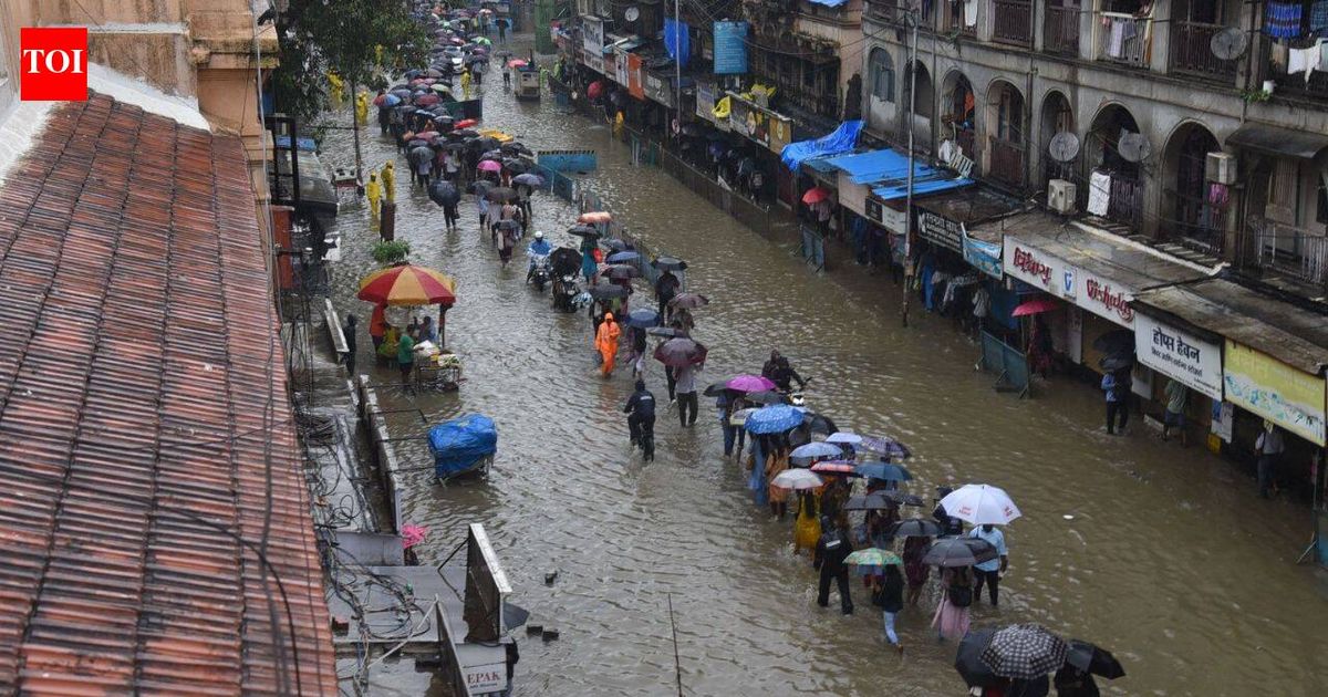 Heavy rain batters Mumbai, IMD issues orange alert for city and 3 other districts; high-tide expected