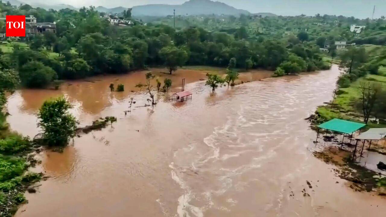People evacuating homes due to flash floods in Rajouri district