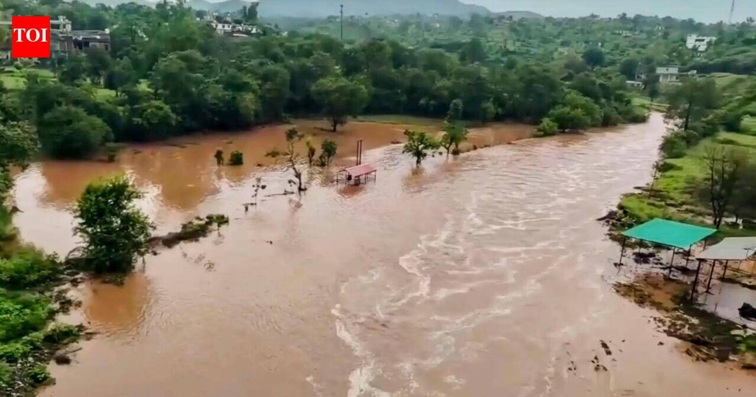 People evacuating homes due to flash floods in Rajouri district