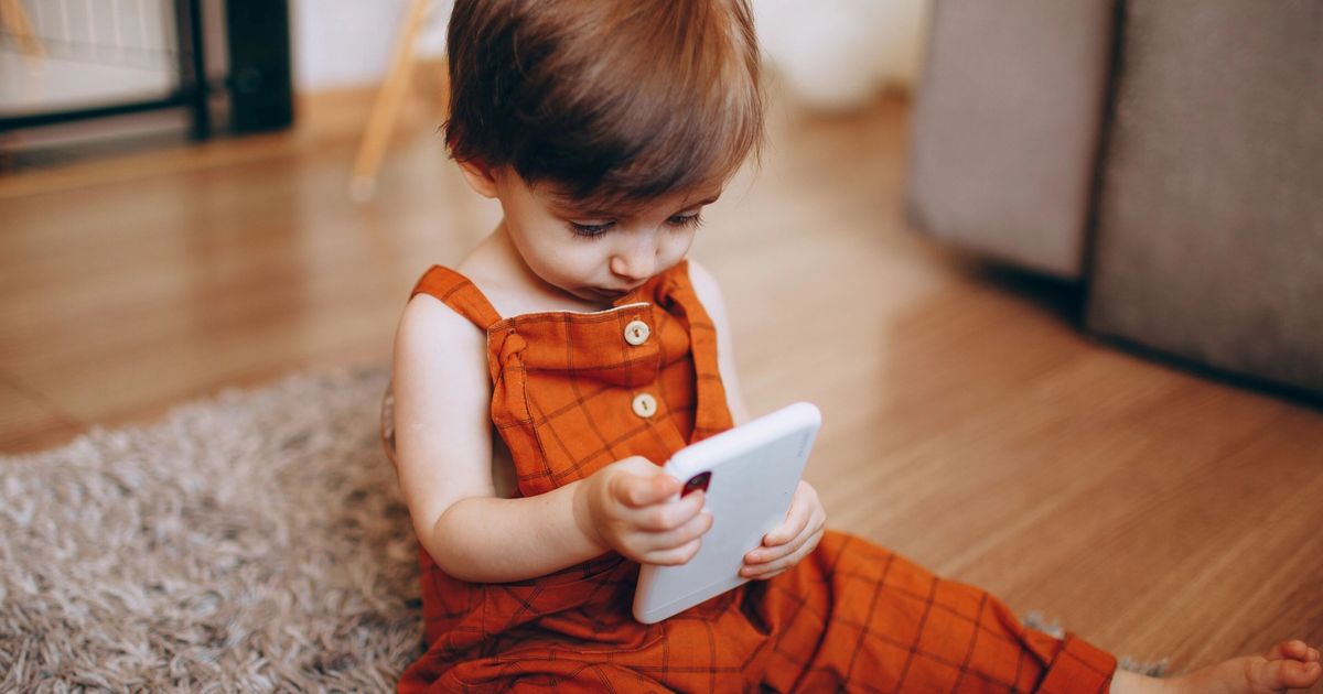 Avoid intentional screen time for under-twos, research urges