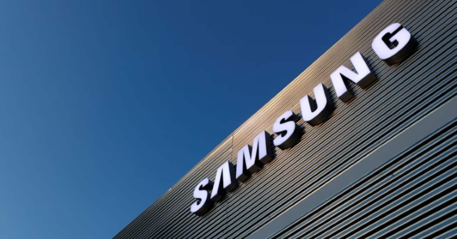 Samsung employees working in a US office