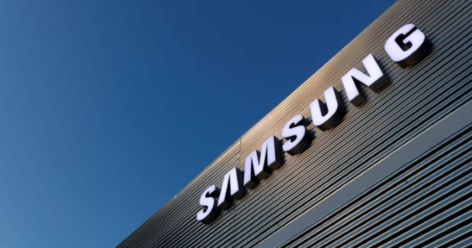 Samsung employees working in a US office