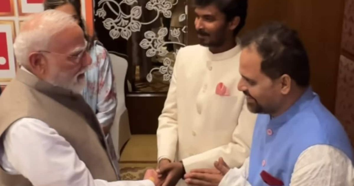 PM Narendra Modi meets Panchayat actors Ashok Pathak and Durgesh Kumar aka Binod and Bhushan, shares video with series' theme song - Watch