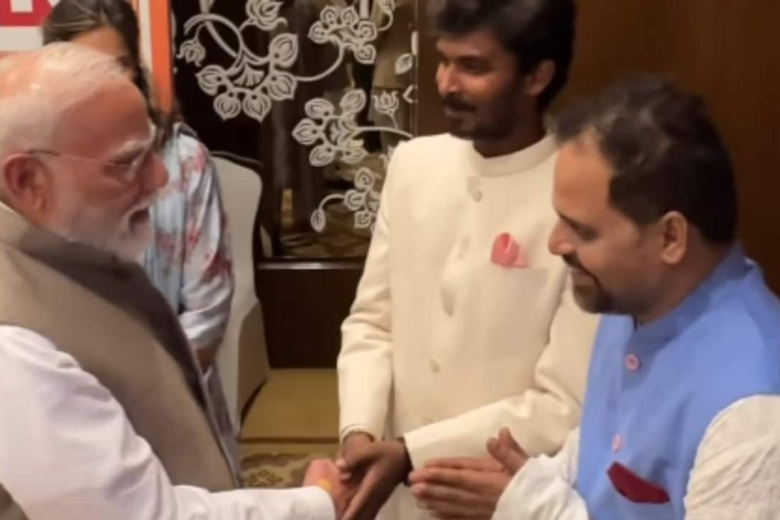 PM Narendra Modi meets Panchayat actors Ashok Pathak and Durgesh Kumar aka Binod and Bhushan, shares video with series' theme song - Watch