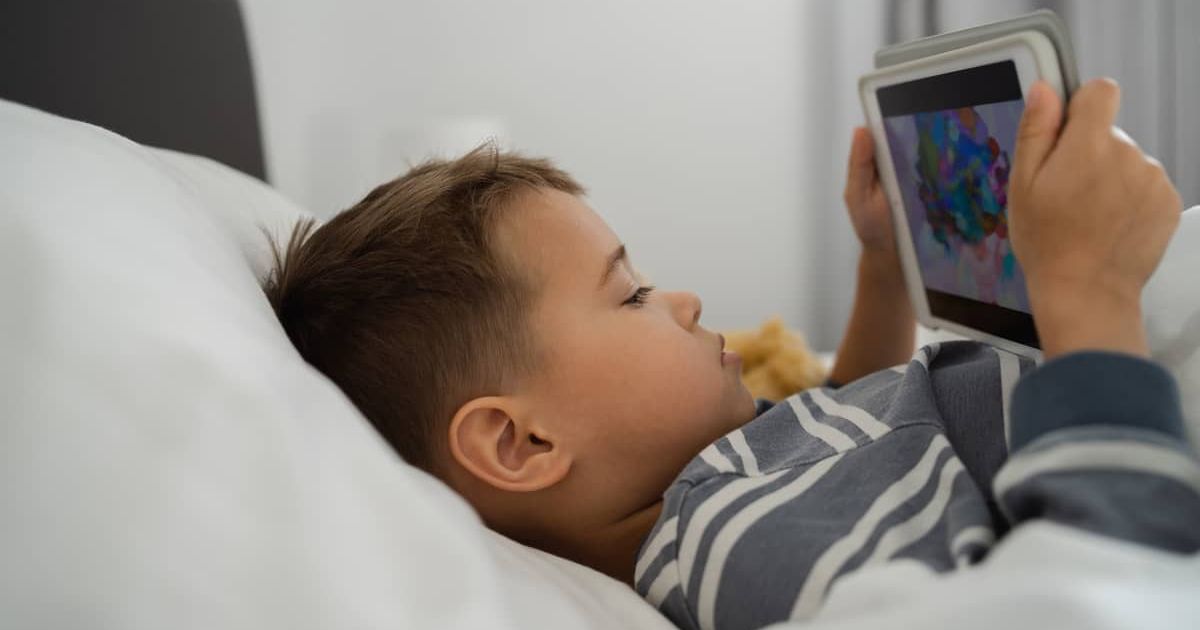 Screens for under-twos should be avoided, study says