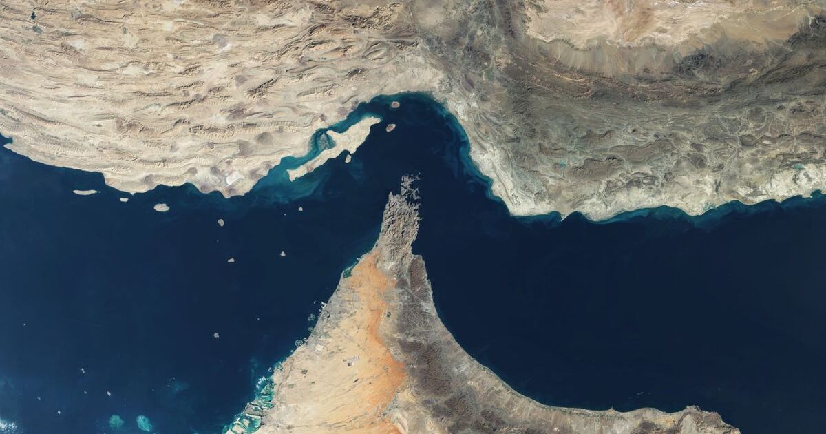 US, Iran Move Closer to Interim Peace Deal to Reopen Strait of Hormuz