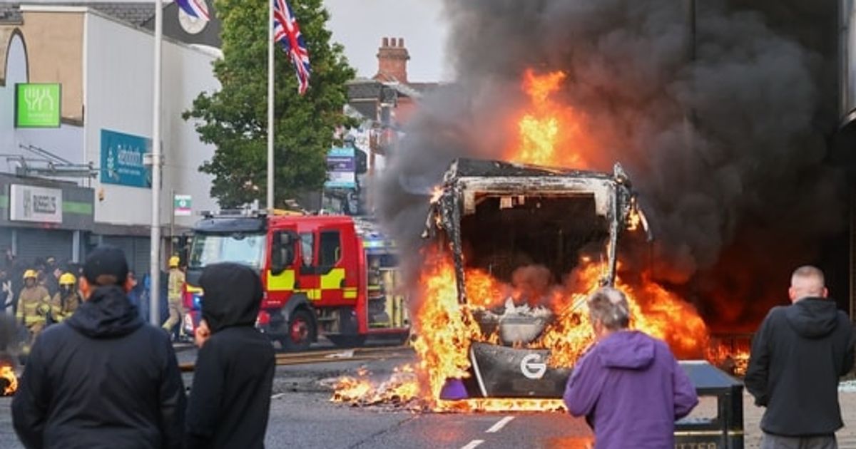 Buildings, cars on fire; migrants ‘evicted’: Massive unrest in Belfast after brutal knife attack | Visuals