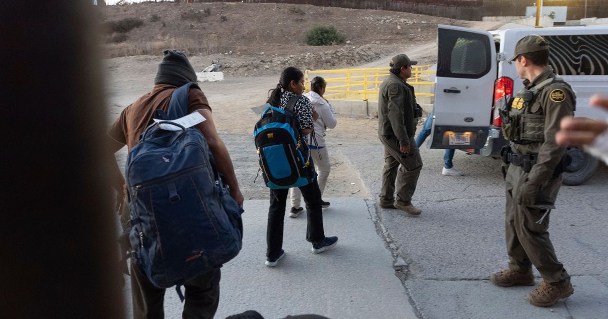 US Supreme Court paves way for government to block asylum seekers at border