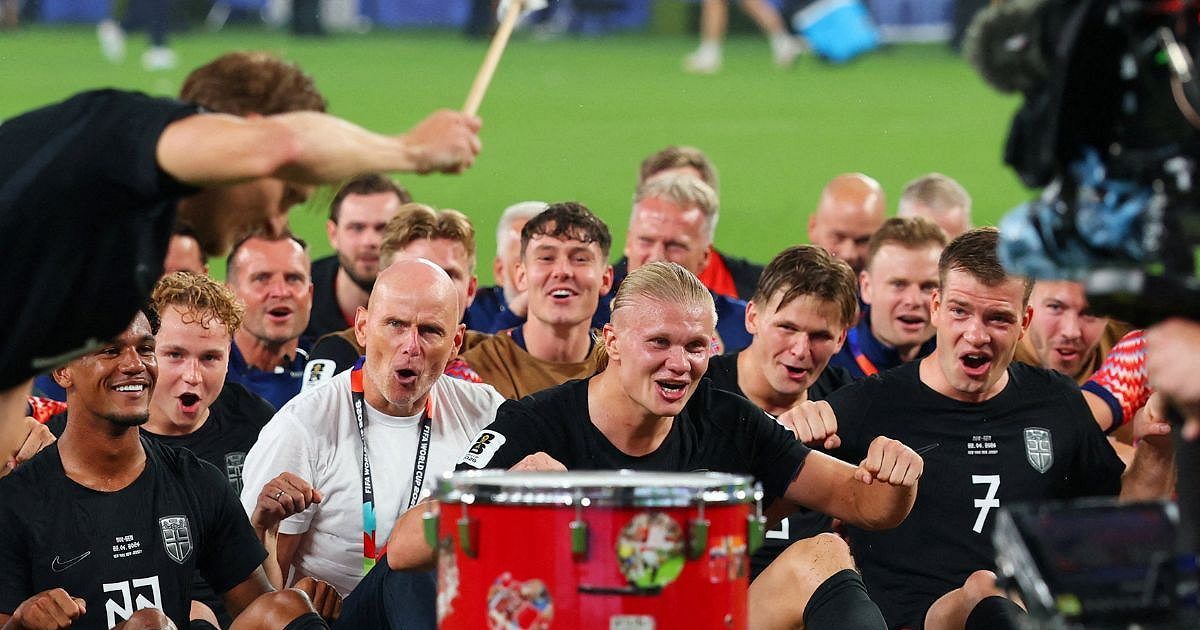 Through to Last 32, Norway Celebrate with Viking Row