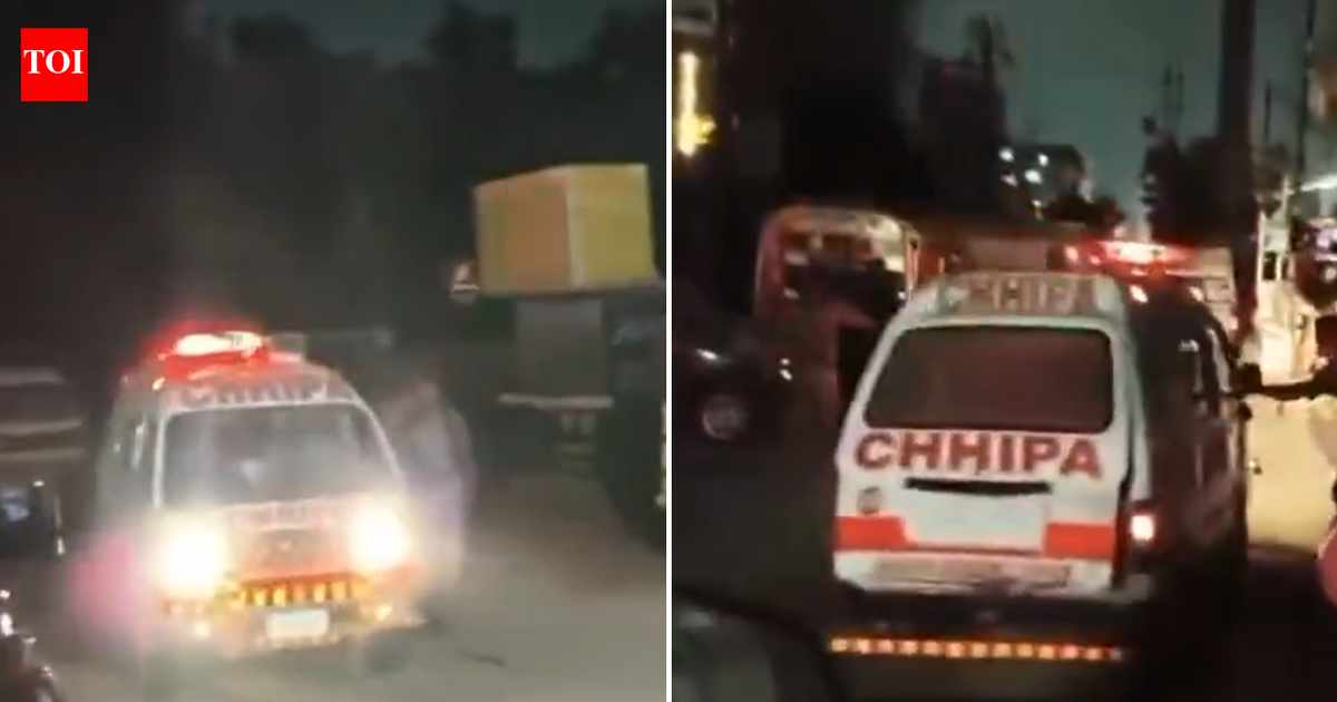 Karachi rocked by explosion & gunfire; paramilitary office targeted, 3 soldiers dead