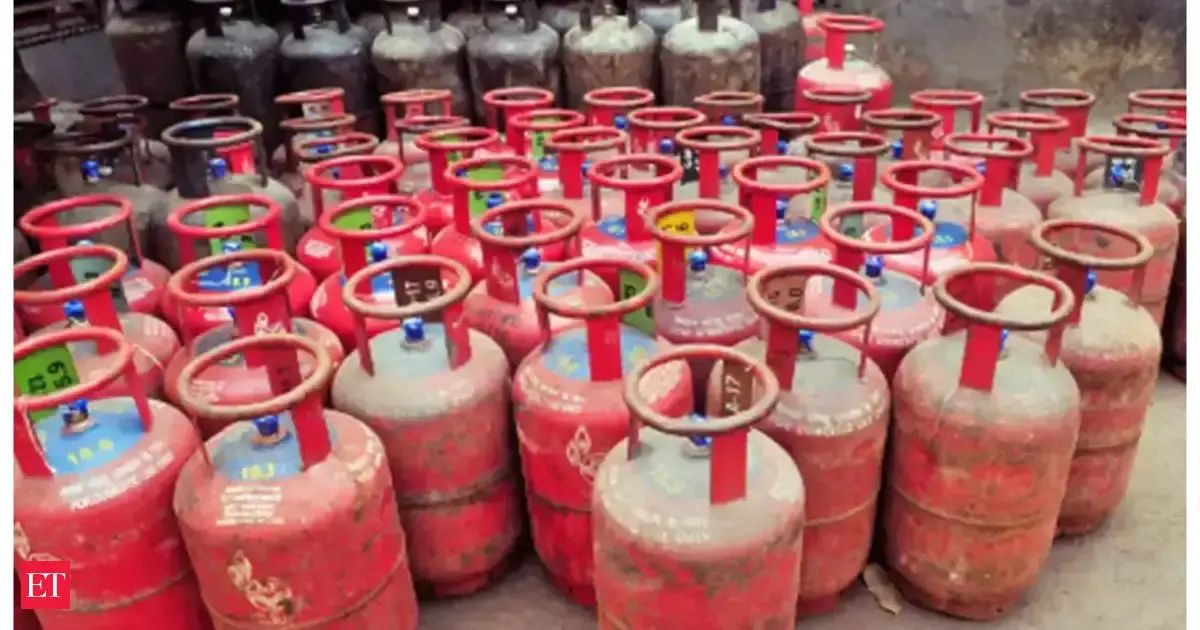 Govt cuts subsidised LPG cylinders to Ujjwala beneficiaries to 4