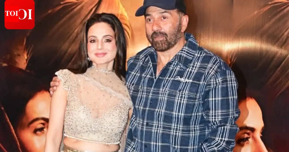 Sunny Deol and Ameesha Patel REUNITE to mark 25 Years of 'Gadar: Ek Prem Katha'; director Anil Sharma teases 'Gadar 3' will be a 'nuclear bomb'