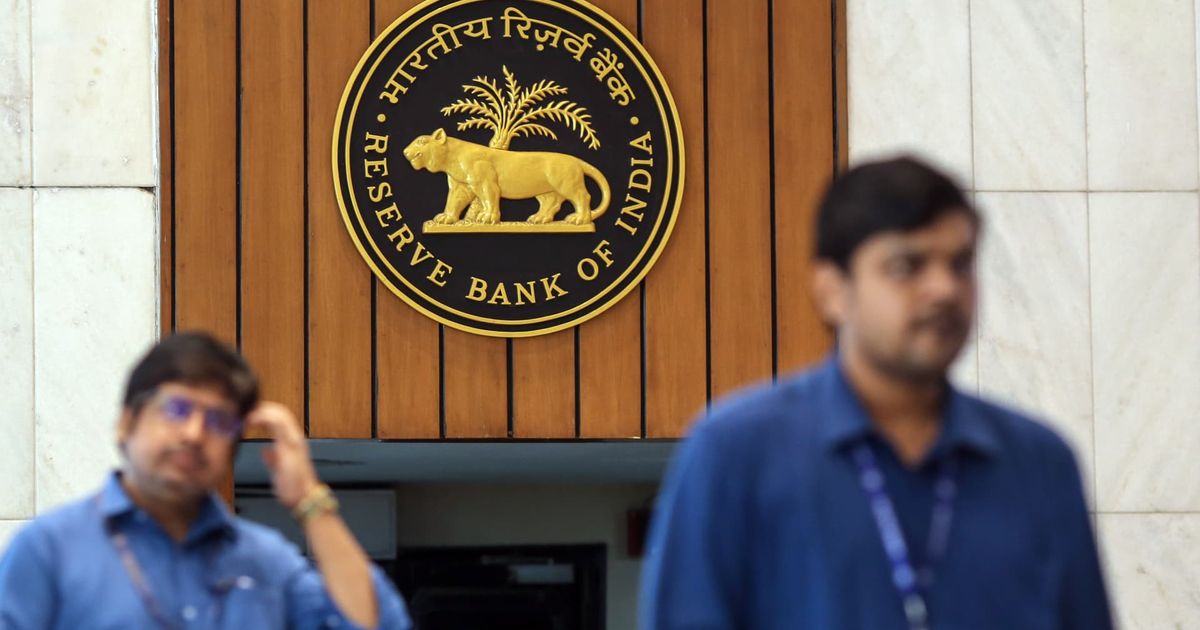 India's cenbank keeps rates steady at 5.25%