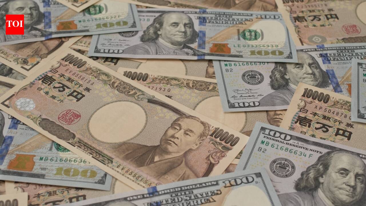 Japanese Yen hits four-decade low against US dollar - why the currency is depreciating