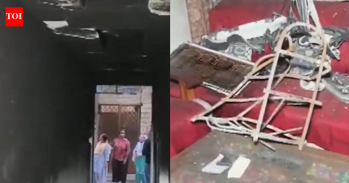 At least 3 dead, several injured as massive fire engulfs building in Delhi's Tughlakabad Extension; multiple rescued