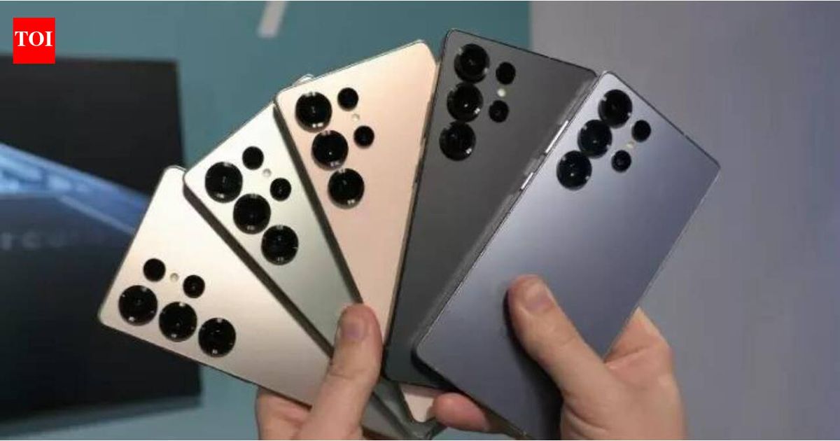 Samsung Galaxy S25 Ultra, Apple iPhone 17 Pro Max and 10 other smartphones available during Amazon Prime Day and Flipkart's GOAT sale that are 'good buys'