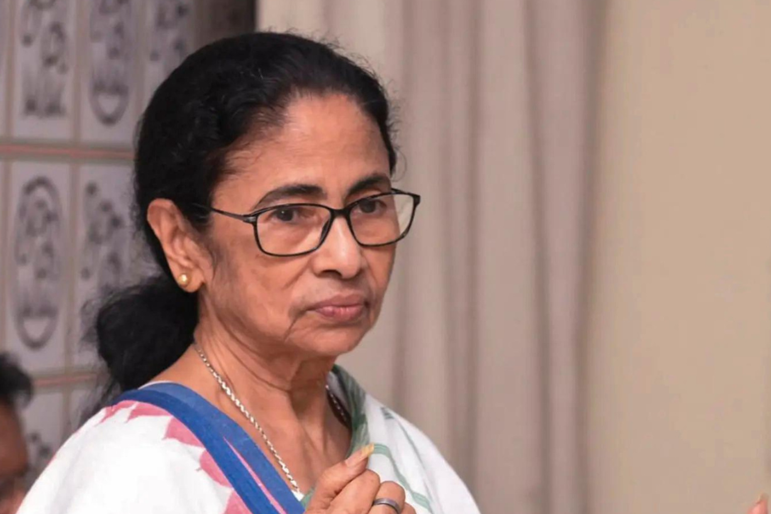 Mamata Banerjee and Congress leaders in a meeting