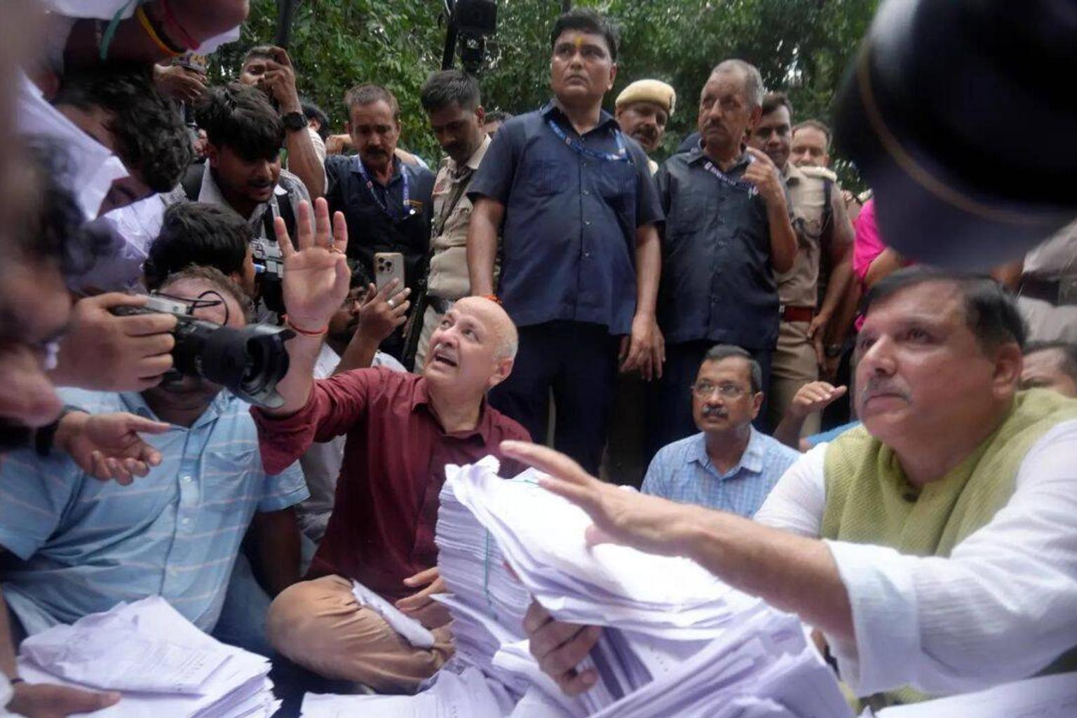 AAP leaders stopped by police during protest march in New Delhi