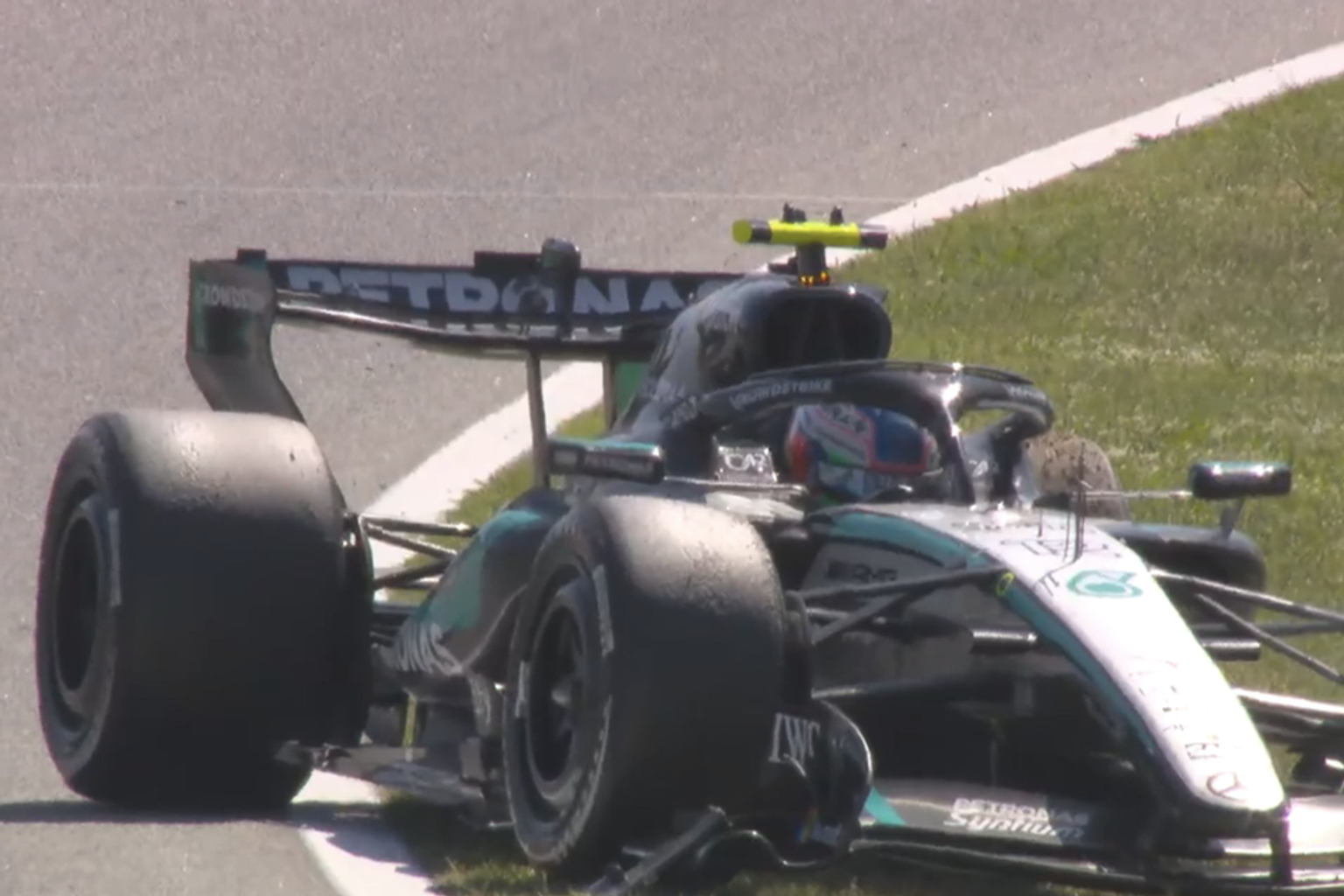 Kimi Antonelli suffers major title disaster with late Barcelona failure