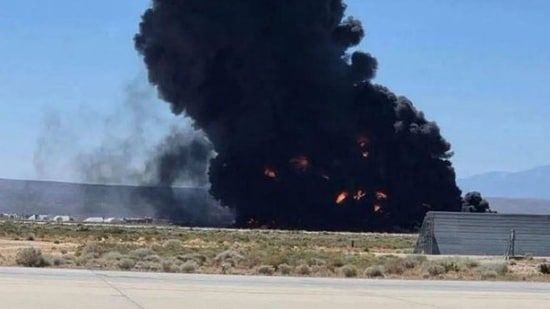 Massive smoke seen as B-52 bomber crashes at California Edwards AFB | Videos