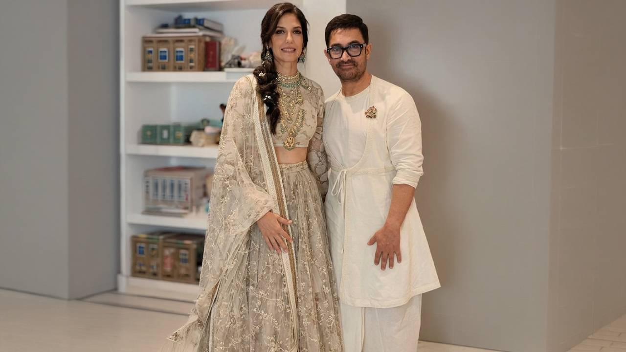 Aamir Khan and Gauri Spratt in a wedding ceremony