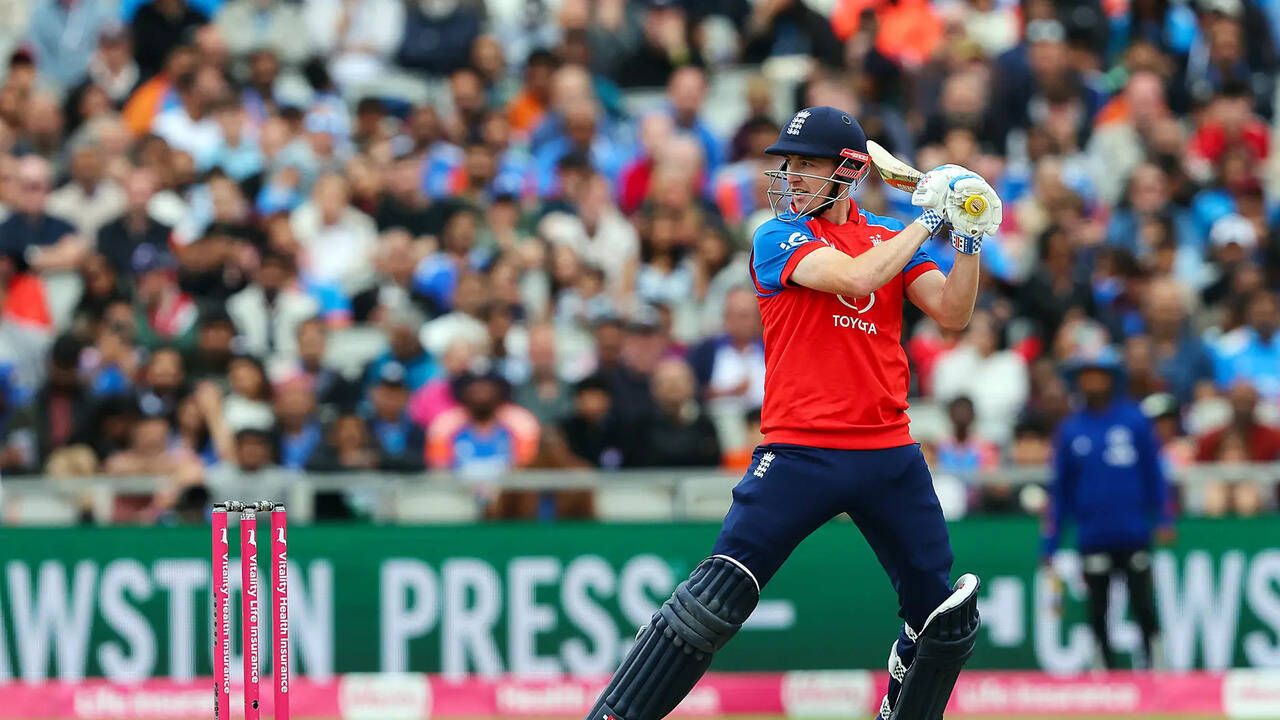 English batsmen Harry Brook and Phil Salt in action