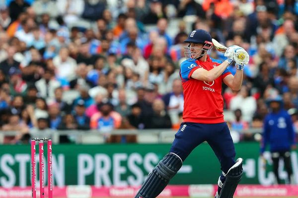 English batsmen Harry Brook and Phil Salt in action