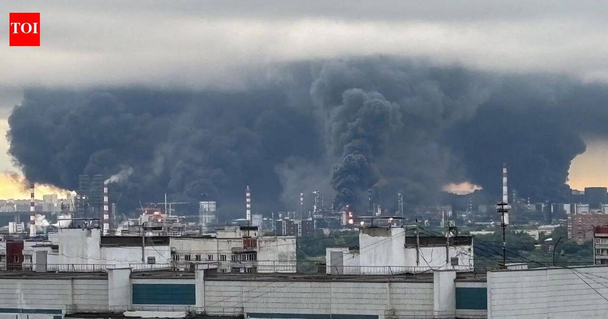 Ukrainian strikes on Russian refineries cause fuel shortages, long queues