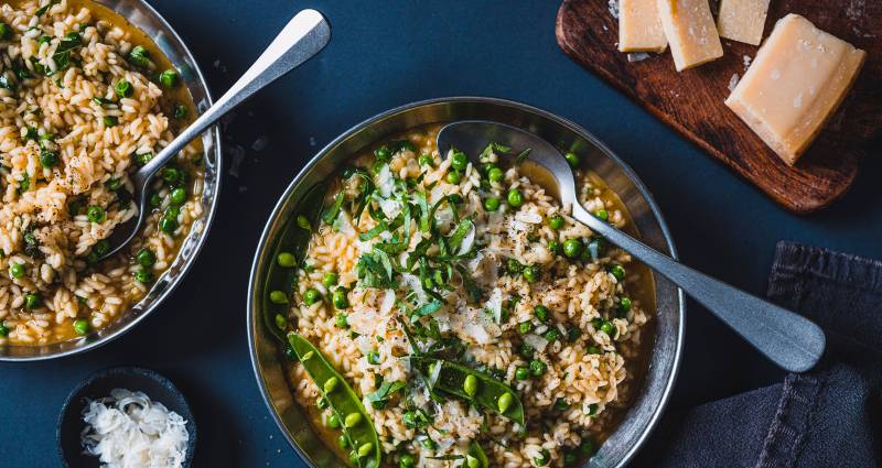 Risotto laget med kyllingkraft