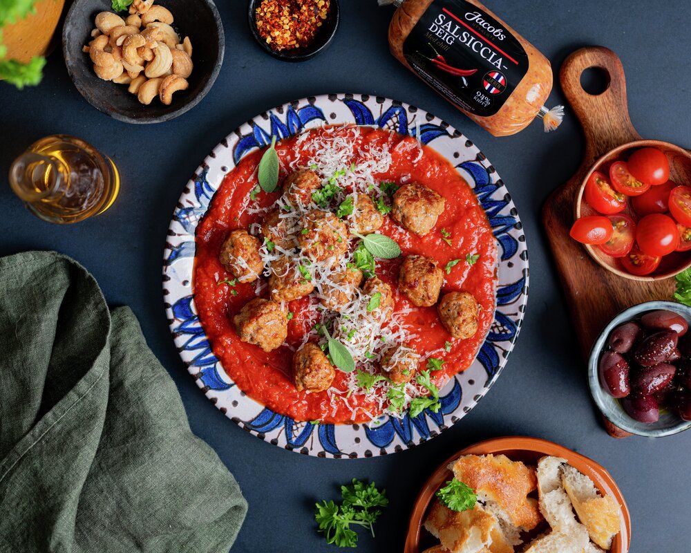 Salsicciaboller i tomatsaus