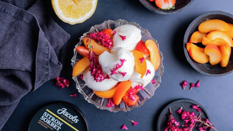 Sitronsorbet i en dessertskål