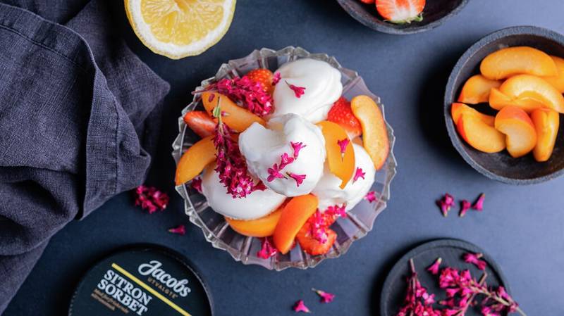 Sitronsorbet i en dessertskål