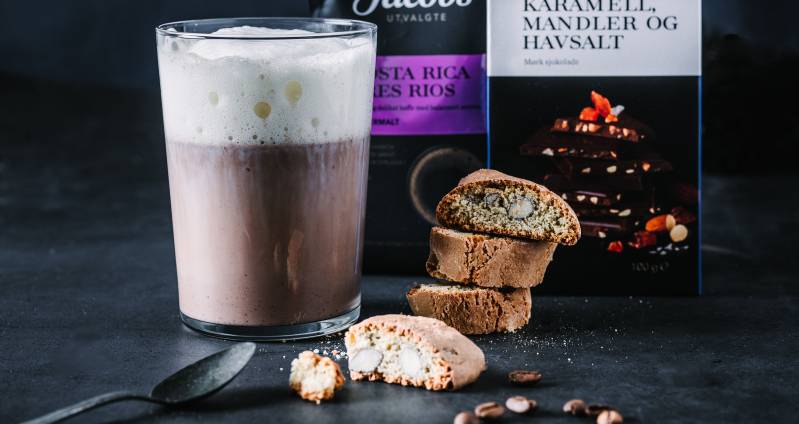 kaffe med cantuccini og sjokolade