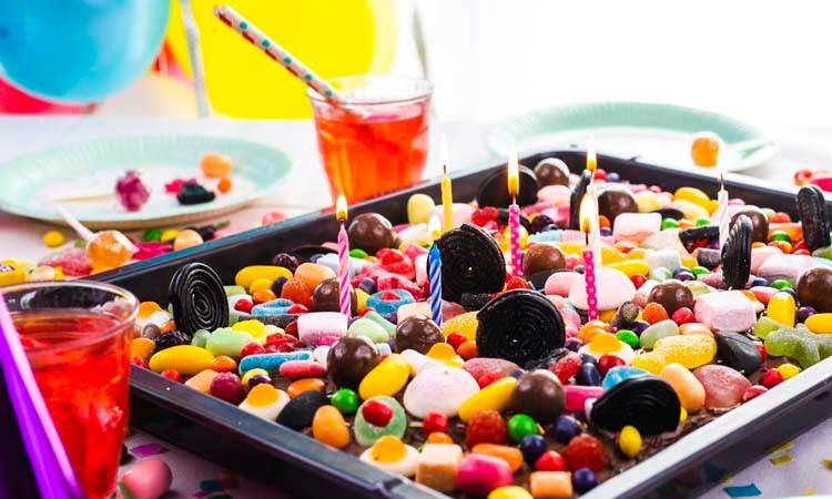 Langepannekaker toppet med godteri