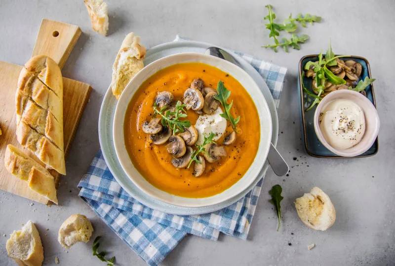 Gulrotsuppe med tilbehør