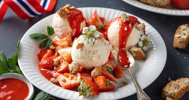 Dessertskål med iskrem fra Jacobs Utvalgte