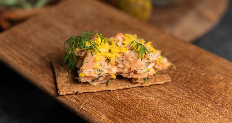 Ørret på kjeks som smårett til jul