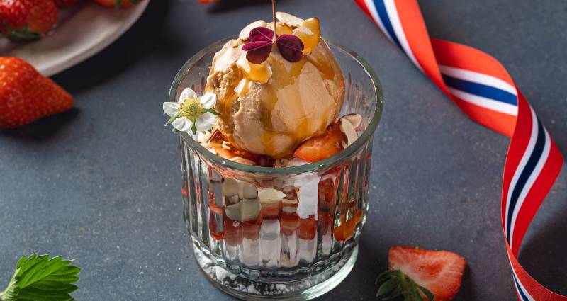 Marengs og iskrem i glass